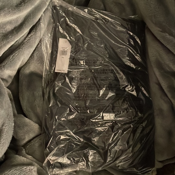 🆕 Old Navy Women’s CozeCore Cropped Performance Hoodie - Picture 10 of 14